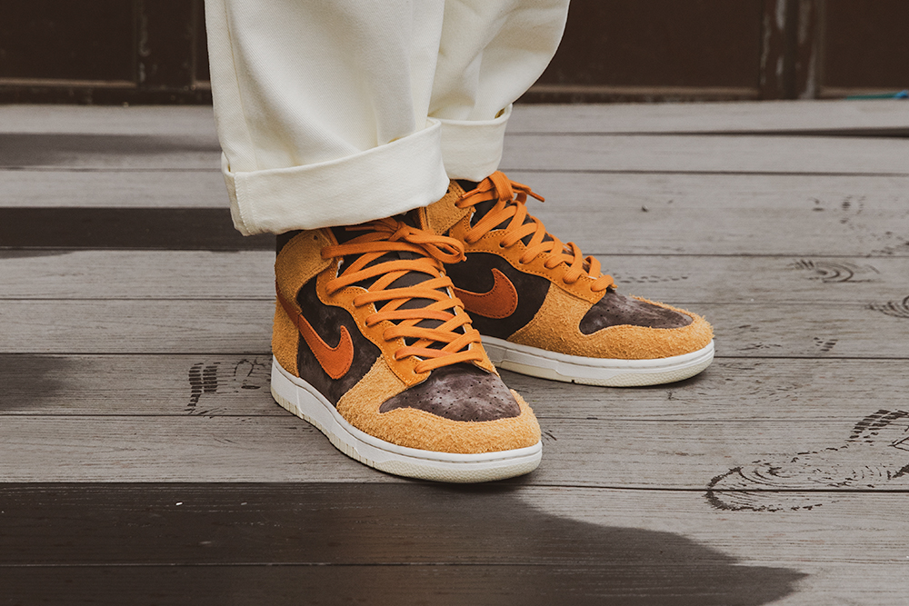 NIKE DUNK HIGH PRM DARK CURRY